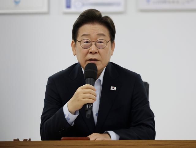 이재명 대통령이 지난 25일 경기 시흥시 SPC 삼립 시화공장에서 열린 산업재해 근절 현장 노사간담회에서 발언하고 있다 사진연합뉴스