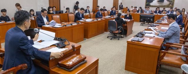 지난 24일 국회에서 농림축산식품해양수산위원회 법안심사소위원회가 개회되고 있다 사진연합뉴스