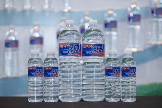 제주삼다수의 광복 80년 기념 한정판 라벨 [사진=제주개발공사]