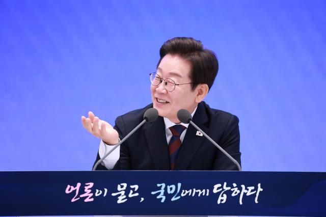 이재명 대통령이 3일 청와대 영빈관에서 열린 대통령의 30일 언론이 묻고 국민에게 답하다 기자회견에서 발언하고 있다사진연합뉴스