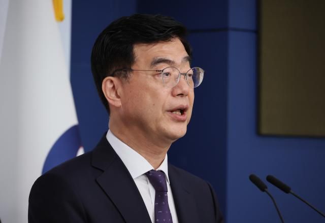 이재웅 외교부 대변인이 3일 서울 종로구 정부서울청사 별관에서 정례브리핑을 하고 있다 사진연합뉴스