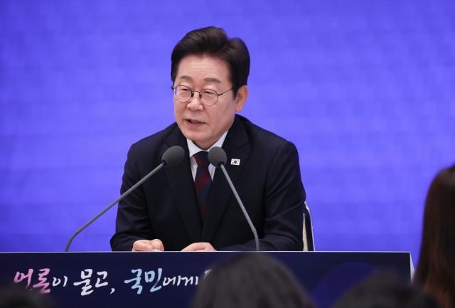 이재명 대통령이 3일 청와대 영빈관에서 열린 대통령의 30일 언론이 묻고 국민에게 답하다 기자회견에서 발언하고 있다사진연합뉴스