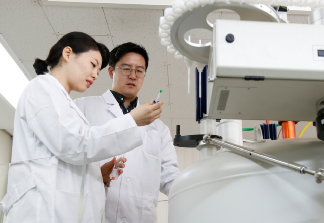 금호석유화학 중앙연구소 연구원 사진금호석유화학그룹 