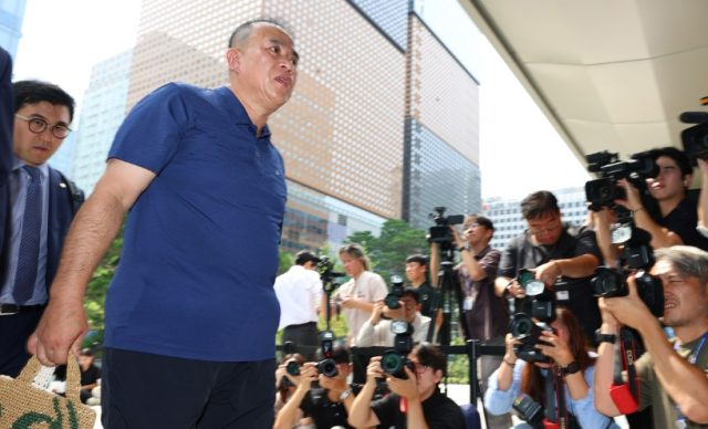 공천개입 의혹을 받는 명태균씨가 31일 오전 뇌물공여 혐의 피의자 신분으로 조사를 받기 위해 서울 종로구에 위치한 김건희 특검 사무실로 출석했다 사진연합뉴스