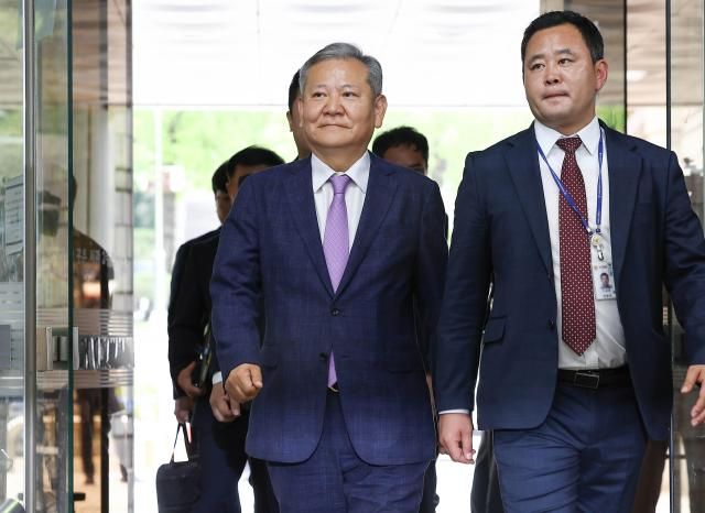 이상민 전 행정안전부 장관이 구속 전 피의자 심문영장실질심사을 위해 31일 서울 서초구 서울중앙지방법원으로 들어서고 있다 사진연합뉴스