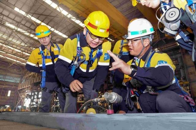 울산뉴시스 HD현대중공업 노진율 사장왼쪽 두번째이 지난 8일 HD현대삼호 사업장을 방문해 현장 안전활동을 펼쳤다 사진HD현대중공업 제공