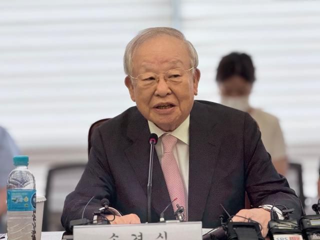 손경식 한국경영자총협회 회장이 31일 경총회관에서 노동조합법 개정 관련 긴급 기자회견을 진행했다 사진이성진 기자