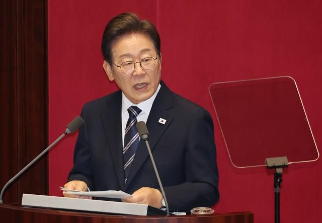 이재명 대통령이 지난달 26일 국회 본회의장에서 추가경정예산 시정연설을 하고 있다 사진연합뉴스