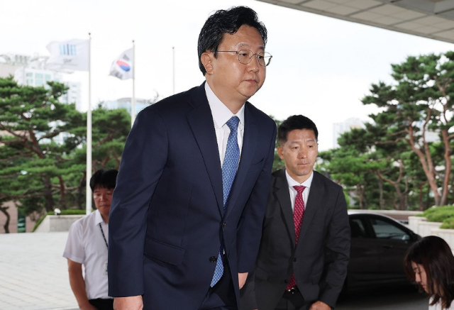 정진우 신임 서울중앙지검장이 4일 서울 서초구 서울중앙지방검찰청으로 들어서고 있다 사진연합뉴스