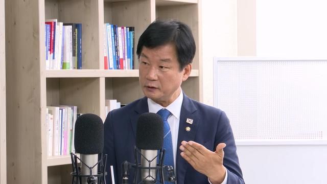 박균택 더불어민주당 의원이 4일 아주경제·아주ABC 신율의 정치미각에 출연해 이재명 정부 30일은 국민이 ‘대통령을 잘 뽑았다’는 생각이 들 정도로 꼭 해야 할 일들을 하나도 빼놓지 않고 했다”고 강조했다 사진신율의 정치미각 방송화면 갈무리