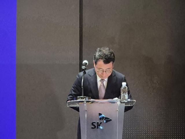 4일 서울 중구 SKT T타워에서 유영상 SKT 대표가 고객 보상안을 발표하고 있다사진나선혜기자