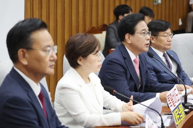 국민의힘 송언석 비상대책위원장 겸 원내대표가 4일 서울 여의도 국회에서 열린 원내대책회의에서 발언하고 있다 사진연합뉴스