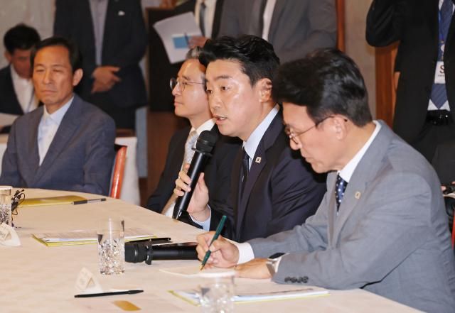 고위당정협의회 발언하는 강훈식 비서실장 서울연합뉴스 이정훈 기자 강훈식 대통령 비서실장이 6일 서울 종로구 삼청동 총리공관에서 열린 고위당정협의회에서 발언하고 있다 202576 uwg806ynacokr2025-07-06 161159 저작권자 ⓒ ㈜연합뉴스 무단 전재 재배포 금지 AI 학습 및 활용 금지저작권자 ⓒ ㈜연합뉴스 무단 전재 재배포 금지 AI 학습 및 활용 금지