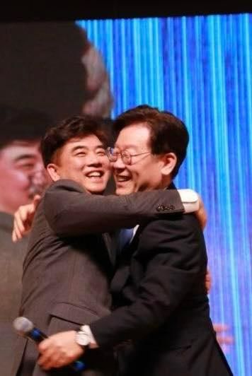 김병욱왼쪽 전 국회의원이 6일 대통령실 정무비서관으로 임명된 것으로 알려졌다사진김병욱 전 의원 SNS