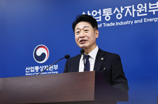 이호현 산업통상자원부 2차관이 7일 정부세종청사 기자실을 찾아 취임 인사를 하고 있다 사진산업통상자원부