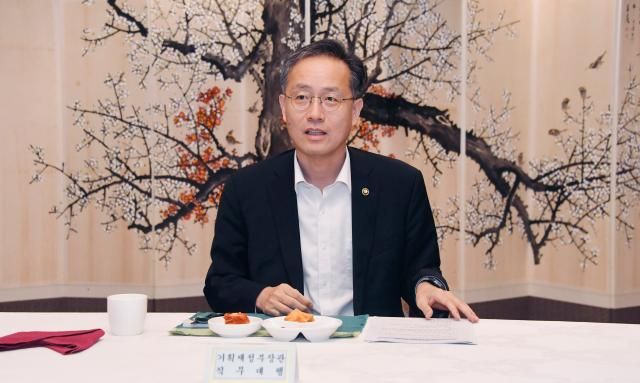 이형일 기획재정부 장관 직무대행 1차관이 4일 서울 종로구 정부서울청사에서 열린 시장상황점검회의를 주재하고 있다사진기획재정부