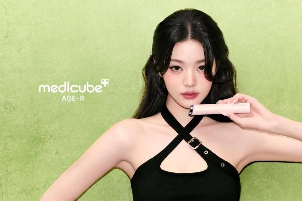 메디큐브 에이지알 부스터 프로 미니 플러스 장원영 화보 사진에이피알