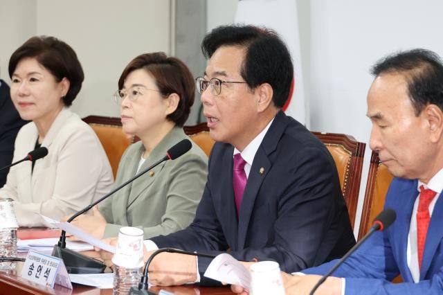송언석 국민의힘 비대위원장 겸 원내대표가 7일 서울 여의도 국회에서 열린 비상대책위원회의에서 발언하고 있다 사진연합뉴스