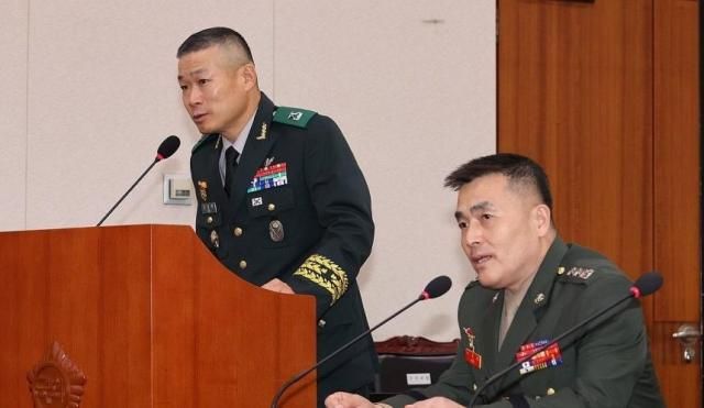 김동혁 국방부 검찰단장과 박정훈 대령 사진연합뉴스 