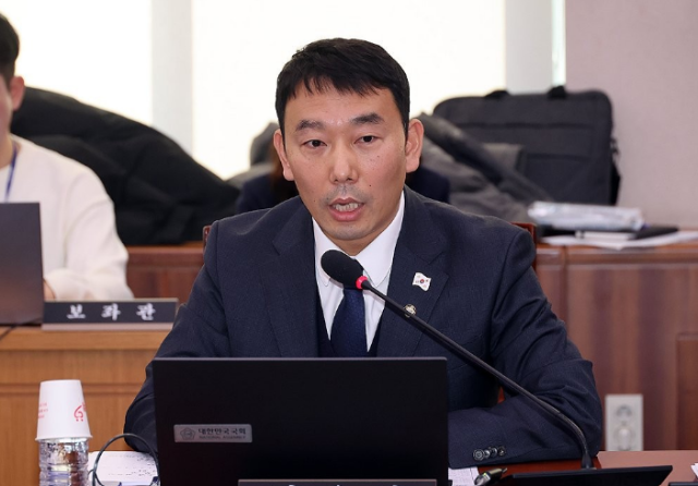 국회에서 열린 법제사법위원회 전체회의에서 김용민 더불어민주당 의원이 발언하고 있다 사진연합뉴스 