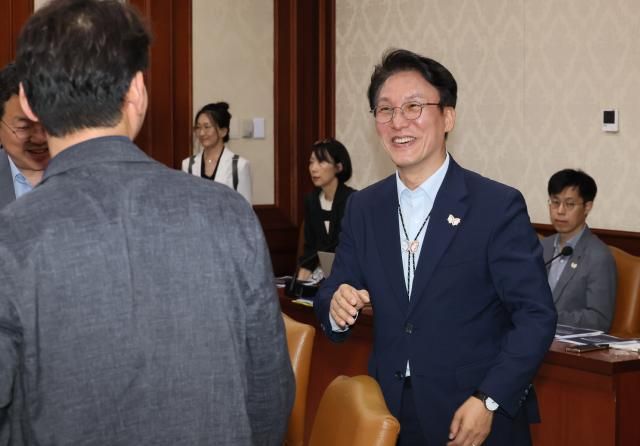 김민석 국무총리가 지난달 23일 서울 종로구 정부서울청사에서 열린 APEC 정상회의 종합점검회의에 참석하고 있다 사진연합뉴스