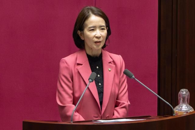 최수진 국민의힘 국회의원이 2일 오후 서울 여의도 국회에서 열린 본회의에 참석해 제안설명을 하고 있다 20250402사진유대길 기자 dbeorlf123ajunewscom