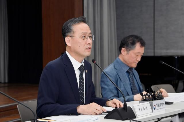 이형일 기획재정부 차관이 31일 서울 중구 은행회관에서 열린 제58차 세제발전심의위원회에 참석해 모두발언을 하고 있다사진기획재정부