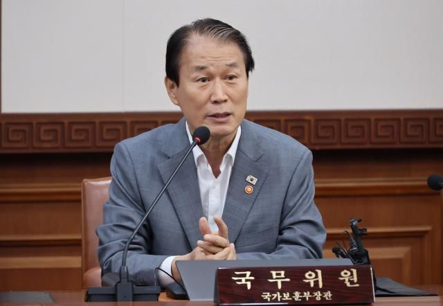 권오을 국가보훈부 장관이 지난 5일 서울 종로구 정부서울청사에서 열린 국무회의에서 인사말을 하고 있다 사진연합뉴스