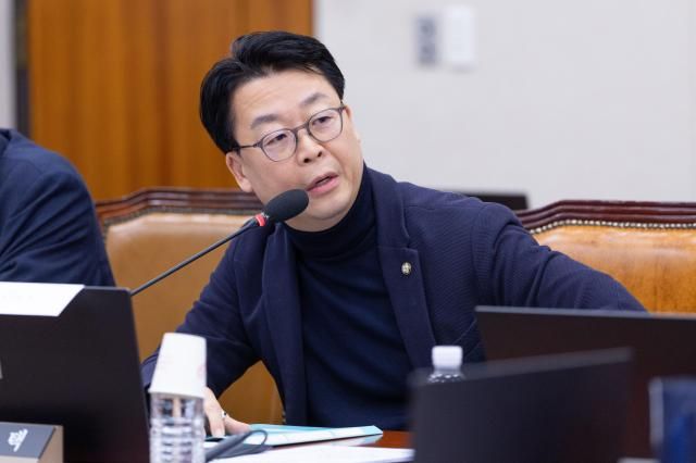 곽규택 국민의힘 국회의원이 지난 1월 7일 오후 서울 여의도 국회에서 열린 법제사법위원회의 전체회의에서 질의하고 있다 20250107사진유대길 기자 dbeorlf123ajunewscom