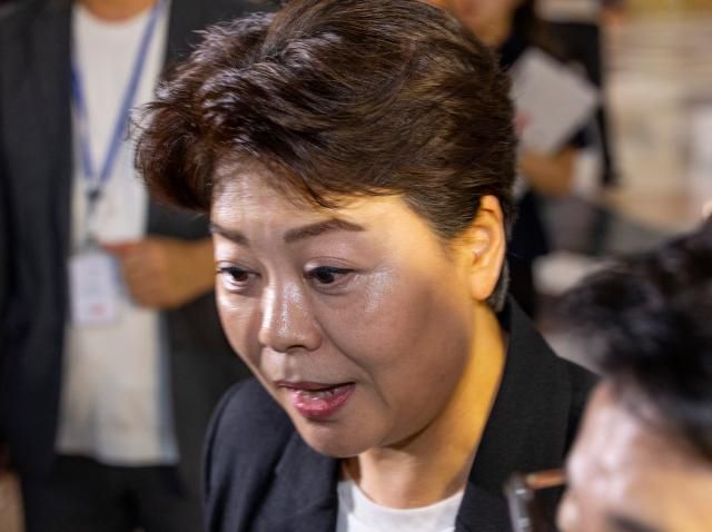 윤희숙 국민의힘 혁신위원장이 23일 국회에서 본회의 직후 다시 열린 국민의힘 의원총회에 입장하고 있다 사진연합뉴스