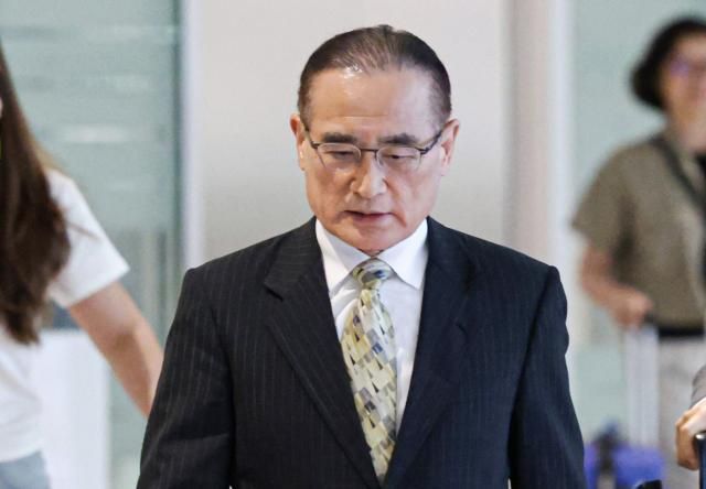 대미 관세 협상을 지원하기 위해 지난달 20일 미국을 방문했던 위성락 국가안보실장이 24일 인천국제공항 제2여객터미널을 통해 귀국하고 있다 사진연합뉴스