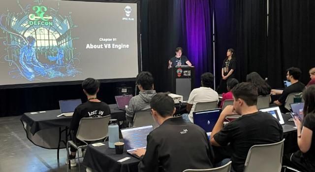  SK쉴더스의 화이트 해커 그룹 이큐스트가 지난 8일 미국 라스베이거스 컨벤션센터에서 열린 해킹 컨퍼런스 데프콘33에서 워크숍을 진행하고 있다 사진SK쉴더스 