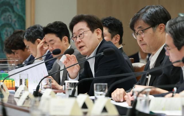 이재명 대통령이 13일 서울 용산 대통령실 청사에서 열린 ‘나라 재정 절약 간담회’에서 발언하고 있다 사진연합뉴스