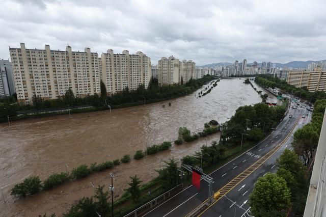 폭우에 서울 중랑천 홍수주의보 발령 사진연합뉴스