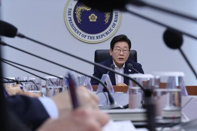 이재명 대통령이 14일 용산 대통령실에서 열린 수석보좌관회의에서 발언하고 있다사진연합뉴스