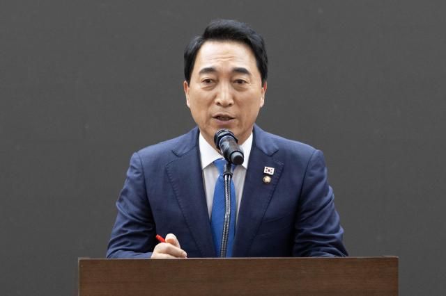 박수현 더불어민주당 국회의원이 1일 오전 서울 여의도 국회의원회관에서 열린 사진진흥에 관한 법률 제정을 위한 국회 토론회 새로운 문화예술의 시대 왜 사진인가에서 축사를 하고 있다 20250501사진유대길 기자 dbeorlf123ajunewscom