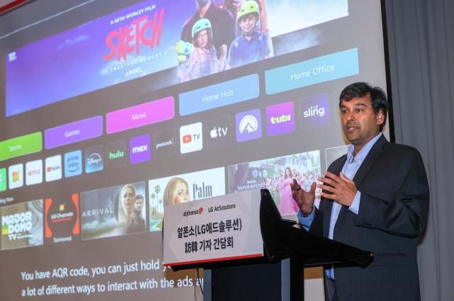 LG전자 지원을 받는 글로벌 커넥티드 TVCTV 광고 사업 브랜드 ‘LG애드솔루션’이 19일 서울 콘래드 호텔에서 열린 기자간담회를 통해 자사의 기술과 향후 비전을 공개했다 아시시 초디아Ashish Chordia 알폰소 창립자이자 이사회 멤버가 기자간담회에서 향후 비전에 대해 발표하고 있다 사진NPR