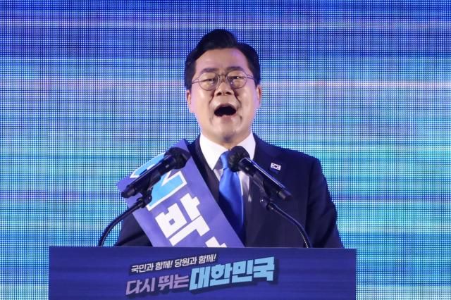 박찬대 더불어민주당 당대표 후보가 2일 고양 킨텍스에서 열린 전국당원대회에서 정견발표를 하고 있다 사진연합뉴스