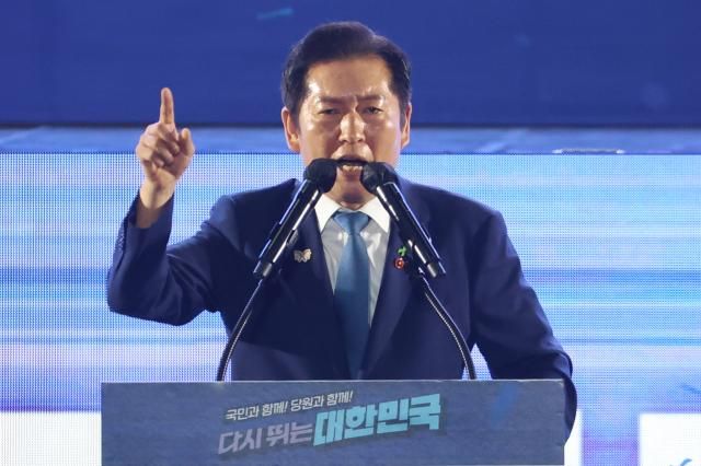 정청래 더불어민주당 신임 당 대표가 2일 고양 킨텍스에서 열린 전국당원대회에서 수락연설을 하고 있다 사진연합뉴스