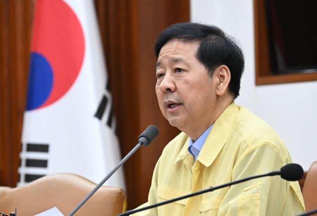 구윤철 부총리 겸 기획재정부 장관이 20일 정부서울청사에서 산업경쟁력강화 관계장관회의를 주재하고 모두발언을 하고 있다 사진기획재정부