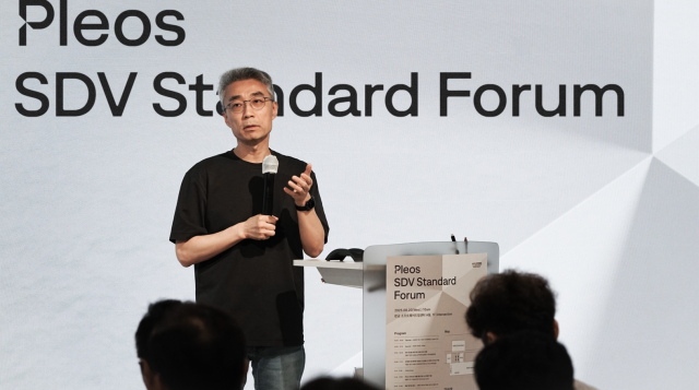 Pleos SDV 스탠다드 포럼에서 현대차·기아 AVP본부장 송창현 사장이 발표하는 모습