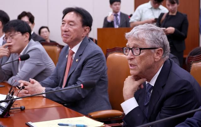 빌 게이츠 게이츠재단 이사장이 21일 서울 여의도 국회 외통위를 방문해 인사말을 하고 있다 사진연합뉴스