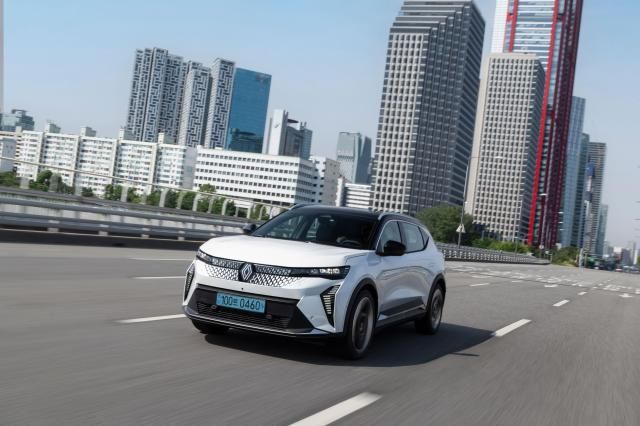 세닉 E-Tech 100 일렉트릭Scenic E-Tech 100 Electric 주행 사진