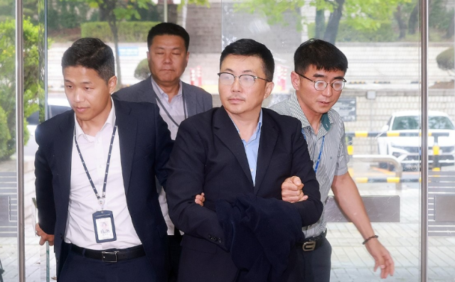 김건희 여사의 집사로 지목된 김예성씨가 지난 15일 서울 서초구 서울중앙지법에서 열린 구속 전 피의자 심문영장실질심사에 출석했다 사진연합뉴스