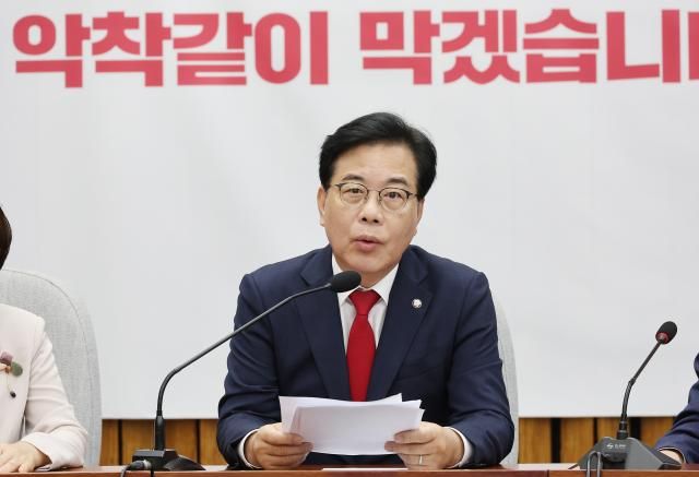 송언석 국민의힘 비상대책위원장 겸 원내대표가 22일 국회에서 열린 원내대책회의에서 발언하고 있다 사진연합뉴스