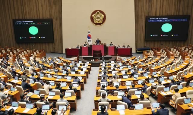 22일 국회 본회의에서 한국교육방송공사법EBS법 개정안이 통과되고 있다 사진연합뉴스