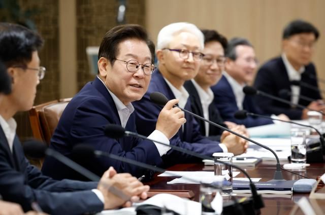 이재명 대통령이 22일 용산 대통령실에서 제1회 국가과학기술자문회의 전원회의를 주재하고 있다사진연합뉴스