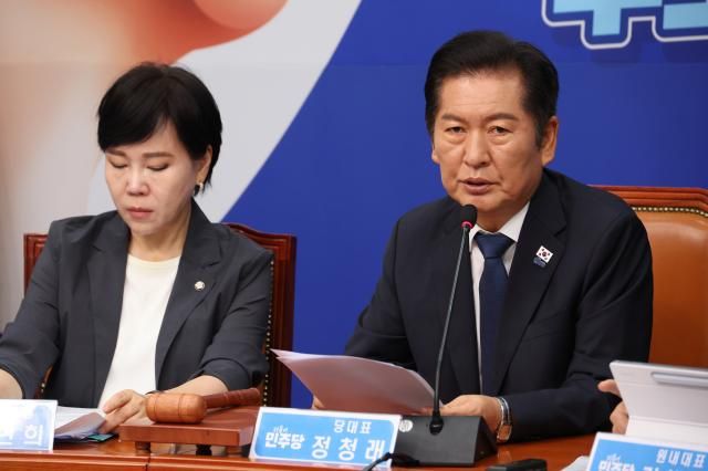 정청래 더불어민주당 대표가 22일 국회에서 열린 최고위원회의에서 발언하고 있다 사진연합뉴스