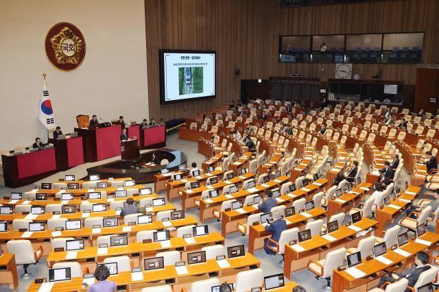 김형동 국민으니힘 의원이 23일 서울 여의도 국회 본회의에서 노란봉투법노동조합 및 노동관계조정법 일부개정법률안에 대한 무제한 토론을 하고 있다 사진연합뉴스