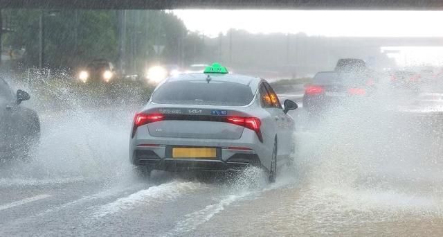 집중호우에 도로가 잠겨 있다 사진연합뉴스